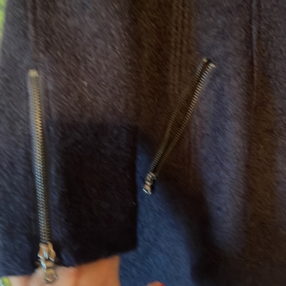 Guess coat women xl. Great fit curves to your body. Gently used. Good condition - Picture 3 of 7